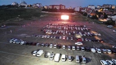 Sultanbeyli'de Açık Havada Arabalı Sinema Gecesi