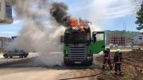 Tır Alevlere Teslim Oldu
