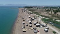 Beş Yıldızlı Otellere Komşu 'Çardak Beach' Sezonu Açtı