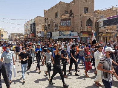 Irak'ta Sokağa Çıkma Yasağına Rağmen Protesto Düzenlendi