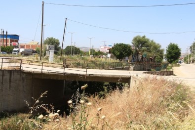 Otomobiliyle Kanala Uçtu, 15 Saat Sonra Bulundu