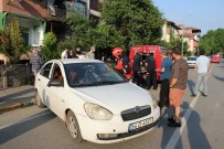 Otomobiller Çarpıştı, Araçta Sıkışan Sürücüyü İtfaiye Kurtardı