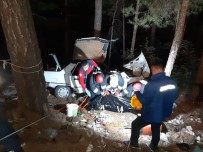 Uçuruma Yuvarlanan Otomobilde Baba Öldü, Eşi Ve 2 Çocuğu Yaralandı Haberi