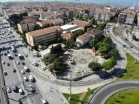 Avcılar'da Depremde Zarar Gören Caminin Yıkım İşlemleri Tamamlandı