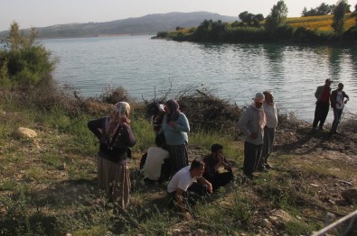 Boğulan Kardeşinin Cansız Bedenine Sarılıp Gözyaşı Döktü