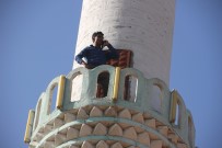 Köylüler Telefonla Görüşebilmek İçin Minareye Ya Da Dağa Çıkıyor Haberi