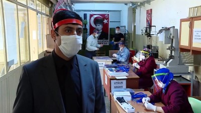 Meslek Lisesi Öğretmenleri LGS Gözetmenlerine De Koruyucu Siperlik Üretiyor