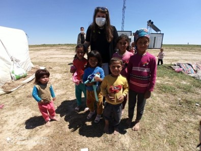 NEVÜ Gökkuşağı Ekibi Minik Yürekleri Sevindirdi