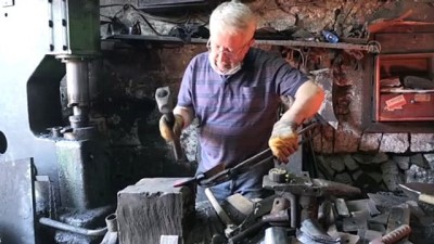 Örsteki Kızgın Demire 45 Yıldır Çekiç Sallıyor