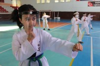 Taekwondocular Maskesi Takarak Antrenmanlarına Başladı