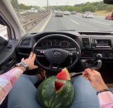 Trafikte Karpuz Yiyerek Minibüs Kullanan Şahıs Konuştu
