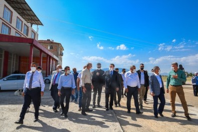 Dilek Caddesinde Genişletme Ve Asfaltlama Çalışmalarına Başlandı