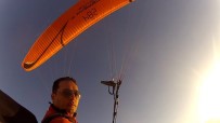 Sis Dağı'ndan Yamaç Paraşütüyle 45 Km Mesafedeki Beşikdüzü İlçesine Uçtu Haberi