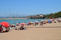 Didim'de Sıcaktan Bunalanlar Ege'nin Mavi Sularında Serinledi