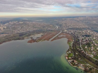 Eskiden Kuş Cenneti Olan Küçükçekmece Gölü Şimdi Balık Mezarı Oldu