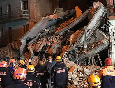 Felaket! 5 katlı bina çöktü!