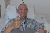 Hollandalı Emekli Asker Turist, Türk Doktorunun Ameliyatının Ardından Gözyaşlarını Tutamadı Haberi