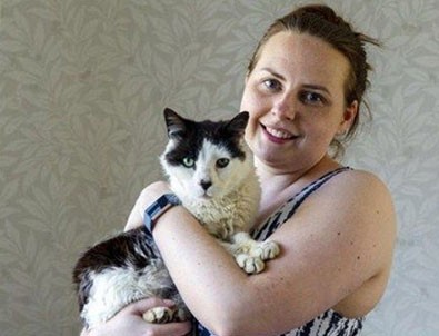Kaybolan kedisine 12 yıl sonra kavuştu
