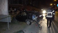 Takla Atan Otomobil Metrelerce Sürüklendi Açıklaması 2 Yaralı
