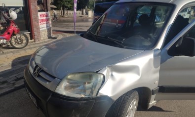 Tavşanlı'da Trafik Kazası Açıklaması 1 Yaralı