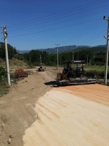 Vatandaşların Büyük Sıkıntı Çektiği Yolda Asfalt Çalışması Başladı