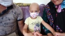 Kanser Tedavisi Gören Kızı Mutlu Olsun Diye Saçlarını Kazıttı