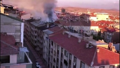 Elazığ'da Boş Binanın Çatısında Çıkan Yangın Söndürüldü