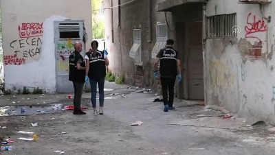 İzmir'de Bıçakla Yaralanmış Halde Bulunan Kadın Kurtarılamadı