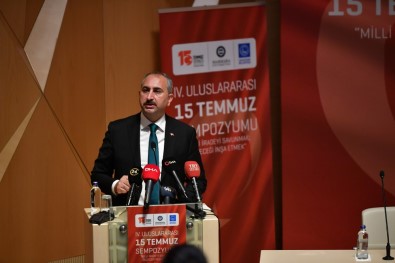 'FETÖ'yü Milletin Üzerine Salan İrade Egemen Olsaydı Bugün Ayasofya'yı Yeniden İbadete Açmak Mümkün Olamayacaktı'