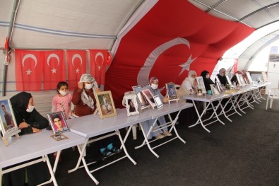 HDP Önündeki Ailelerin Evlat Nöbeti 315'İnci Gününde