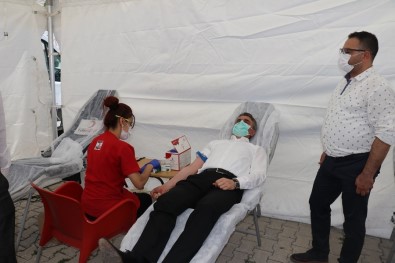 Polislerden 15 Temmuz Anısına Kan Bağışı