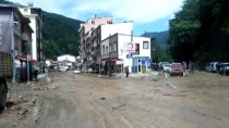 Rize'de Şiddetli Yağış Nedeniyle Rize-Erzurum Kara Yolu Ulaşıma Kapandı Haberi