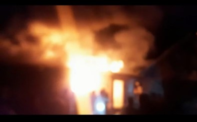 Ardahan'da Korkutan Yangın Açıklaması 2 Ev İle 1 Ahır Kül Oldu