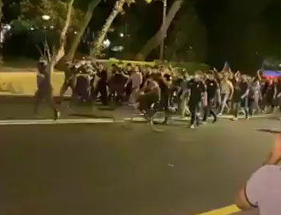 Azerbaycan sokaklara döküldü!