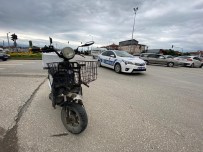 Elektrikli Bisiklet Otomobile Çarptı Açıklaması 1 Yaralı