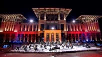 Fahir Atakoğlu'ndan Cumhurbaşkanlığı Külliyesi'nde 15 Temmuz Konseri