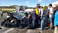 Otomobil İle Kamyonet Kafa Kafaya Çarpıştı Açıklaması  3 Yaralı