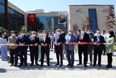 Vali Bilmez '15 Temmuz Fotoğraf Sergisi'ni Açtı