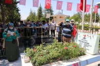 15 Temmuz Kahramanı Şehit Halisdemir'in Kabrinde Ziyaretçi Yoğunluğu Haberi