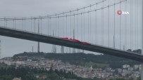 15 Temmuz Şehitler Köprüsü'ne Dev Türk Bayrakları Asıldı