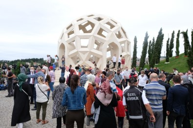 15 Temmuz Şehitler Makamı'na Ziyaretçi Akınına Uğradı Açıklaması Göz Yaşları Sel Oldu Aktı