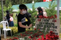 Hain Darbe Girişiminde Şehit Olan Özel Harekat Polisi Serdar Gökbayrak Mezarı Başında Anıldı Haberi