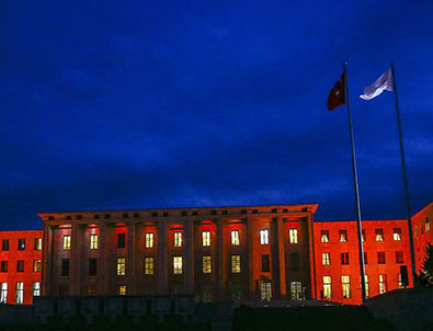 Meclis'te 'demokrasi nöbeti' başladı