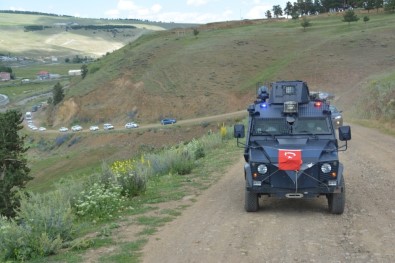 Sarıkamış'ta Yüzlerce Araç, 15 Temmuz Konvoyu Düzenledi