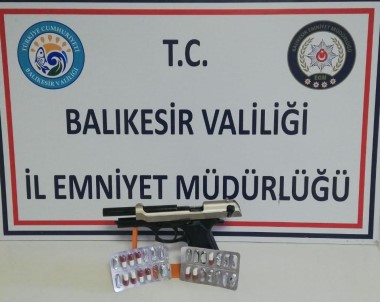 Balıkesir'de Polisten Silah Ve Uyuşturucu Operasyonu