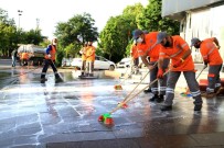 Aksaray'da Çarşı Tazyikli Su İle Yıkandı