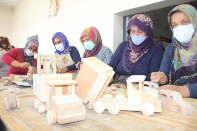 Kalaslara Kadın Eli Değdi