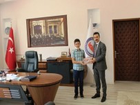 Kaymakam Karadağ, Başarılı Öğrenciyi Ödüllendirdi