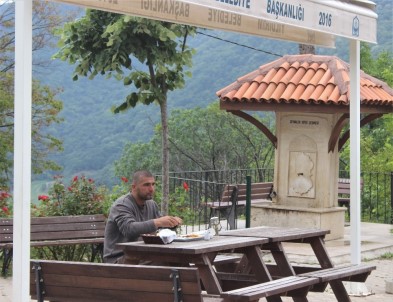 Öğle Yemeğini Yemek İçin Çalıkuşu Feride'nin Köyüne Gidiyorlar...