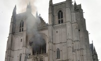 BAŞKENT - Fransa'daki Katedral yangınında kundaklama şüphesi
